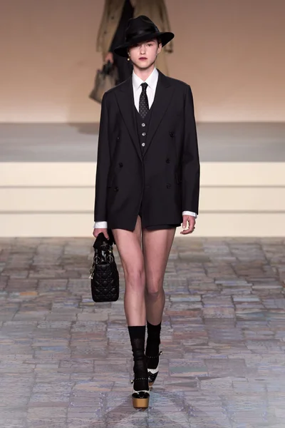Look 4